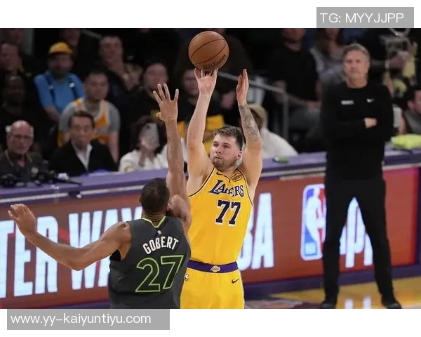 东契奇谈防守进步强调与队友沟通与参与的重要性 东契奇谈防守进步强调与队友沟通与参与的重要性