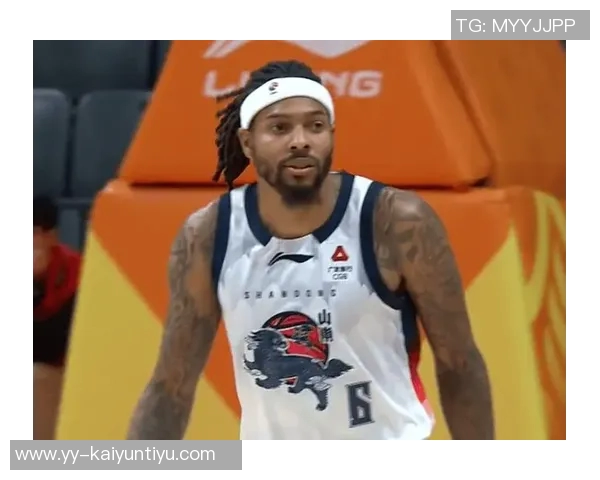 克里斯表现出色13投8中砍下23分8篮板2助攻1盖帽助球队获胜 克里斯表现出色13投8中砍下23分8篮板2助攻1盖帽助球队获胜