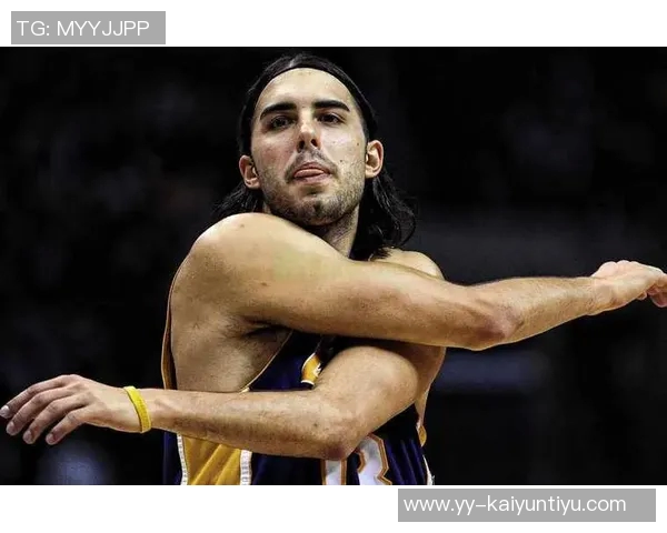 湖人传奇球员武贾西奇格林霍里携手为洛杉矶社区送温暖火鸡