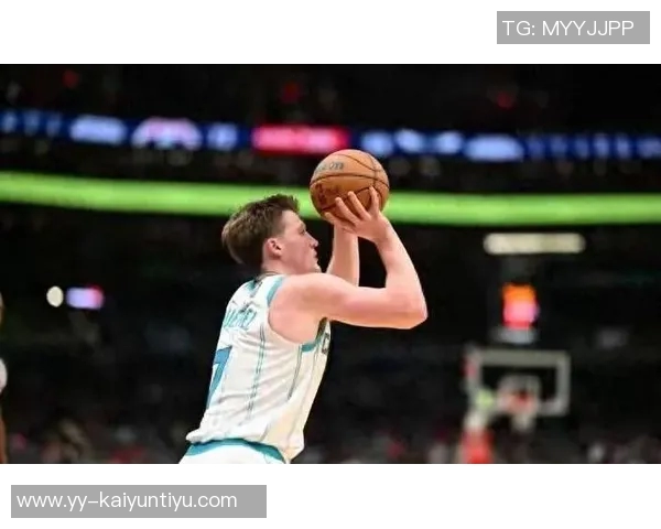 34号秀卡尔克布伦纳半场完美表现6投全中贡献13分4篮板1抢断1盖帽