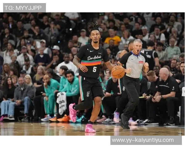 明天马刺对阵灰熊卡斯尔因左髋屈肌酸痛缺席比赛影响球队表现 明天马刺对阵灰熊卡斯尔因左髋屈肌酸痛缺席比赛影响球队表现