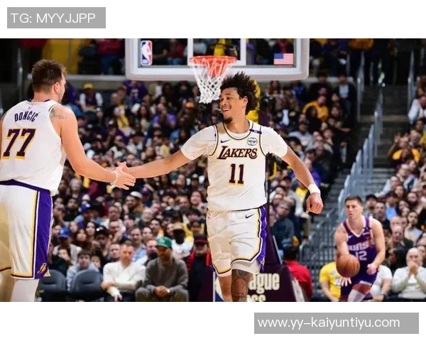 拉拉维亚分享湖人三巨头数据与东契奇里夫斯的精彩表现分析